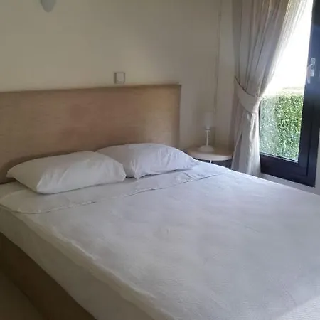 Garden Apartment Side