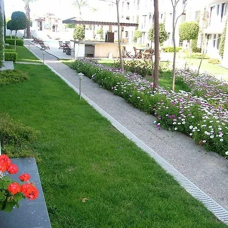 Garden Apartment *